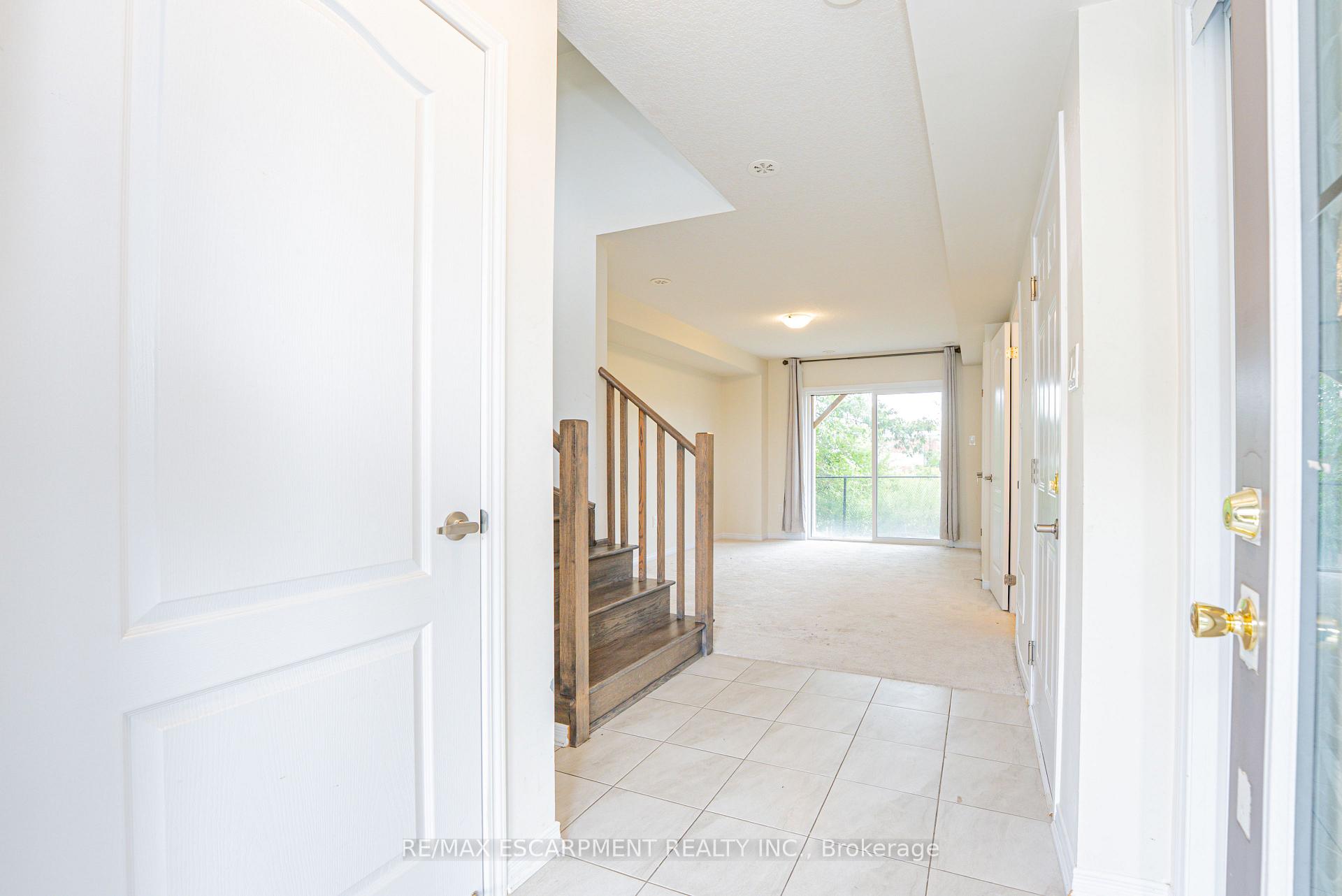 Photo 11 of 41 Utter Place, Hamilton, Stoney Creek Mountain — HOMEH