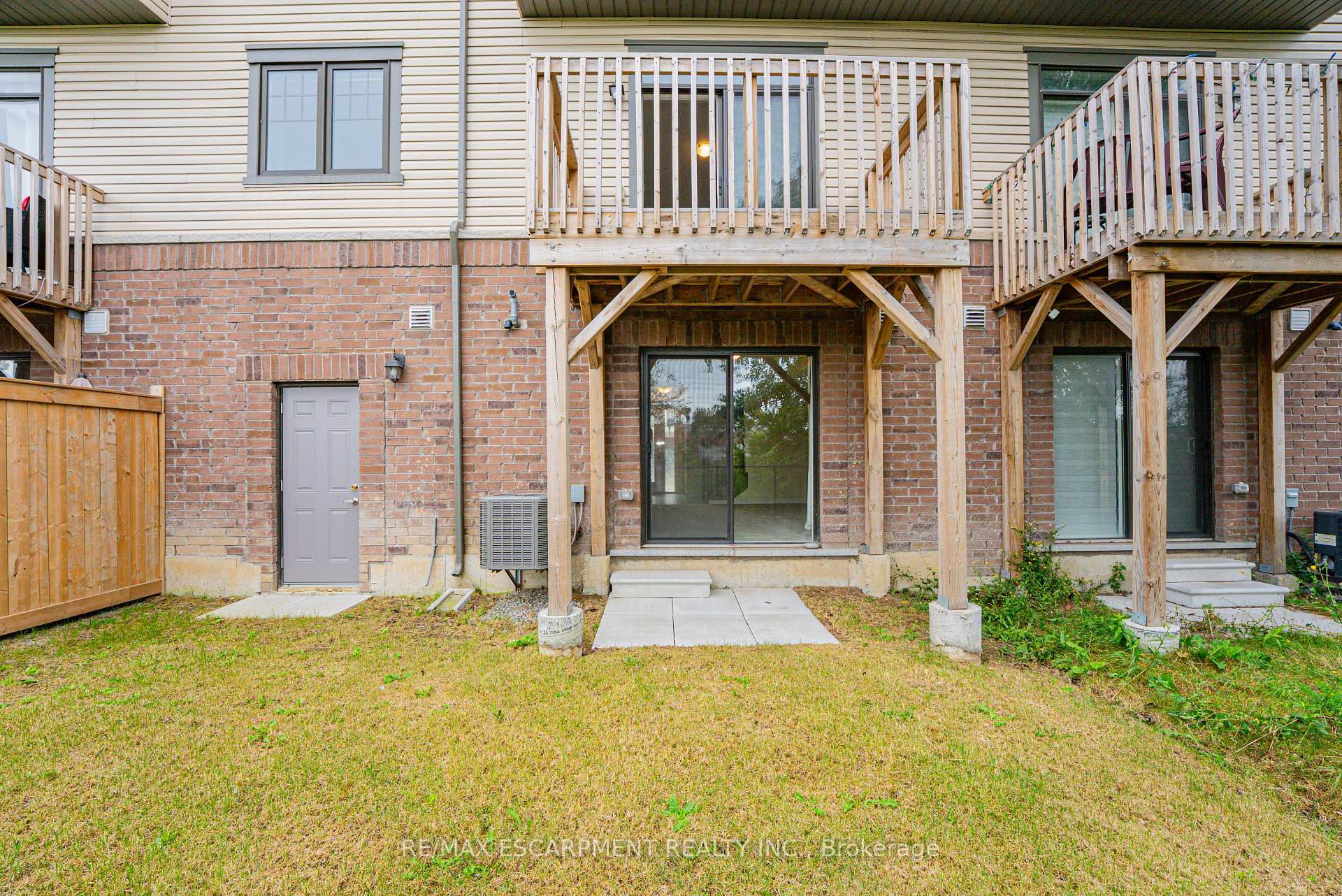 Photo 17 of 41 Utter Place, Hamilton, Stoney Creek Mountain — HOMEH