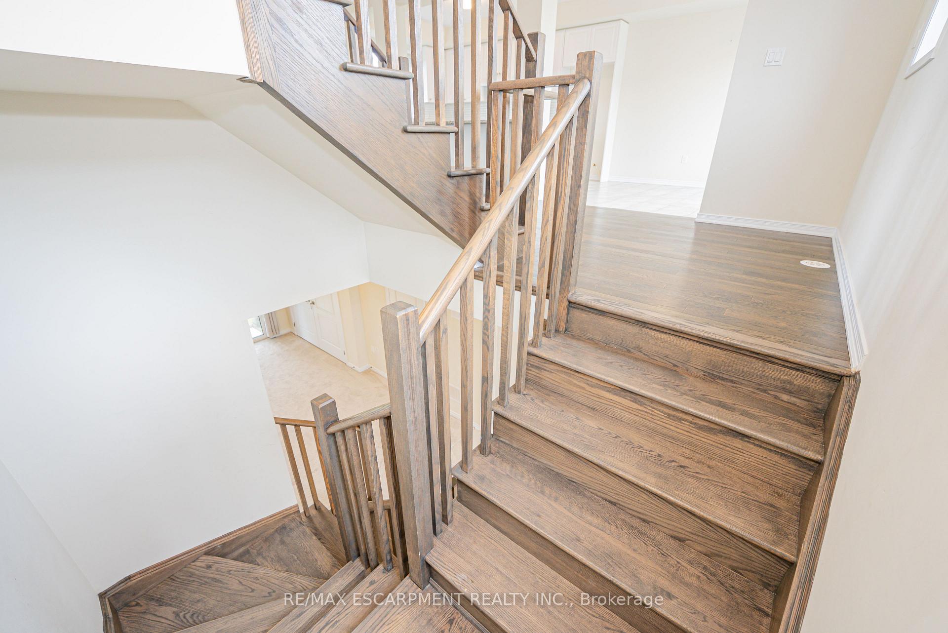 Photo 19 of 41 Utter Place, Hamilton, Stoney Creek Mountain — HOMEH