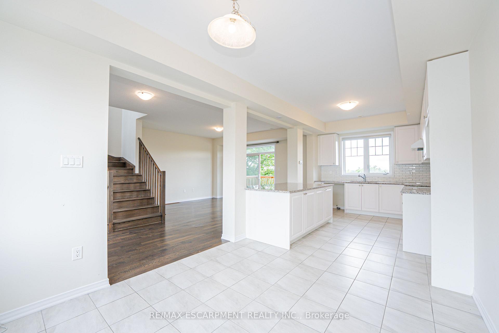 Photo 26 of 41 Utter Place, Hamilton, Stoney Creek Mountain — HOMEH