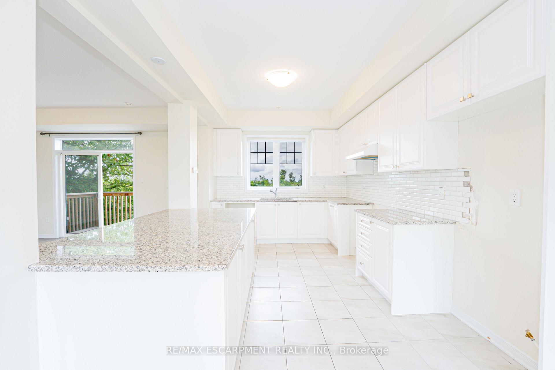 Photo 27 of 41 Utter Place, Hamilton, Stoney Creek Mountain — HOMEH