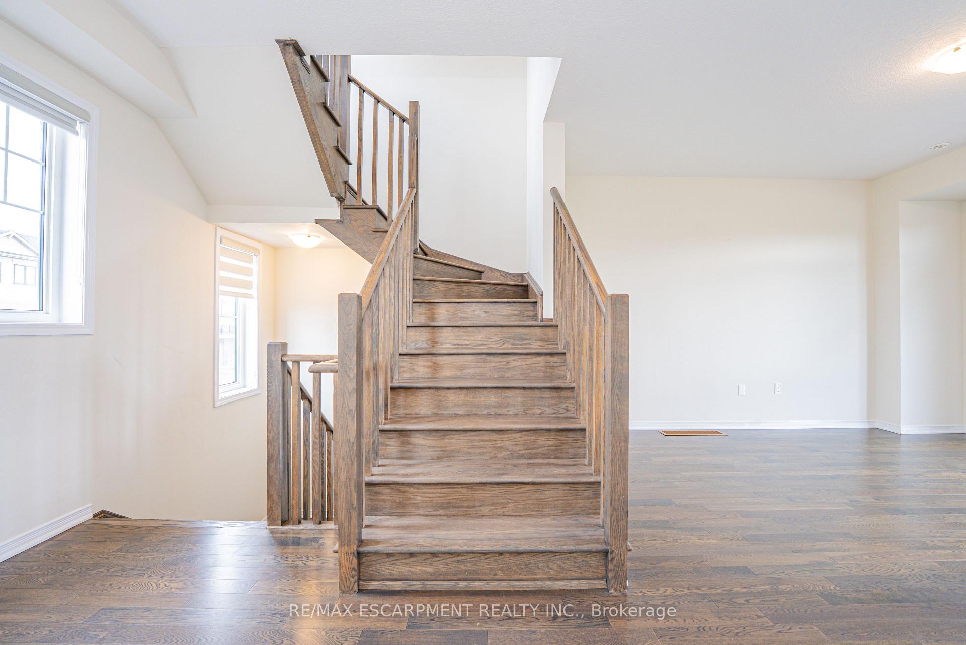 Photo 32 of 41 Utter Place, Hamilton, Stoney Creek Mountain — HOMEH