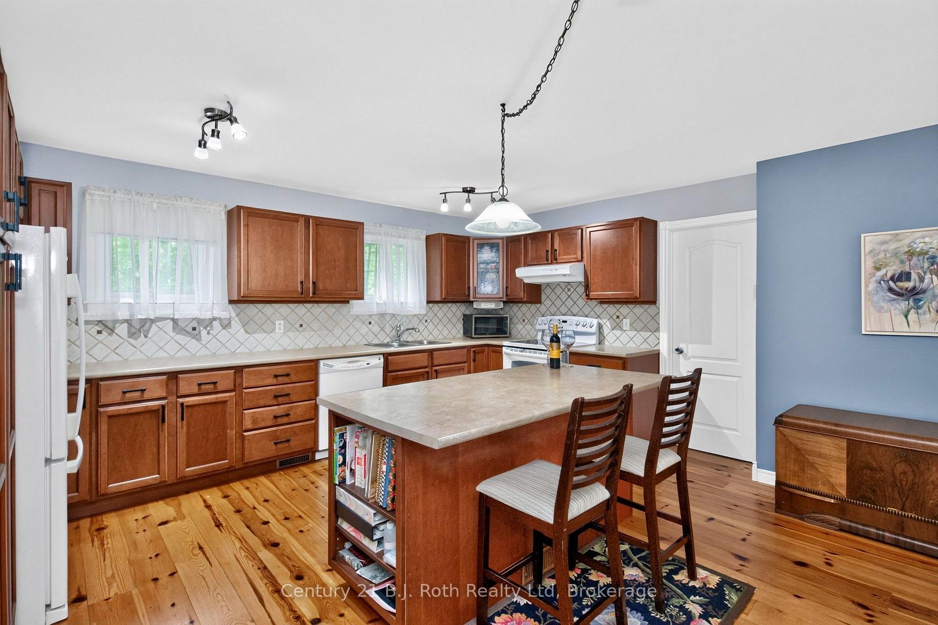 Photo 11 of 24 Crescent Drive, Tay, Rural Tay — HOMEH
