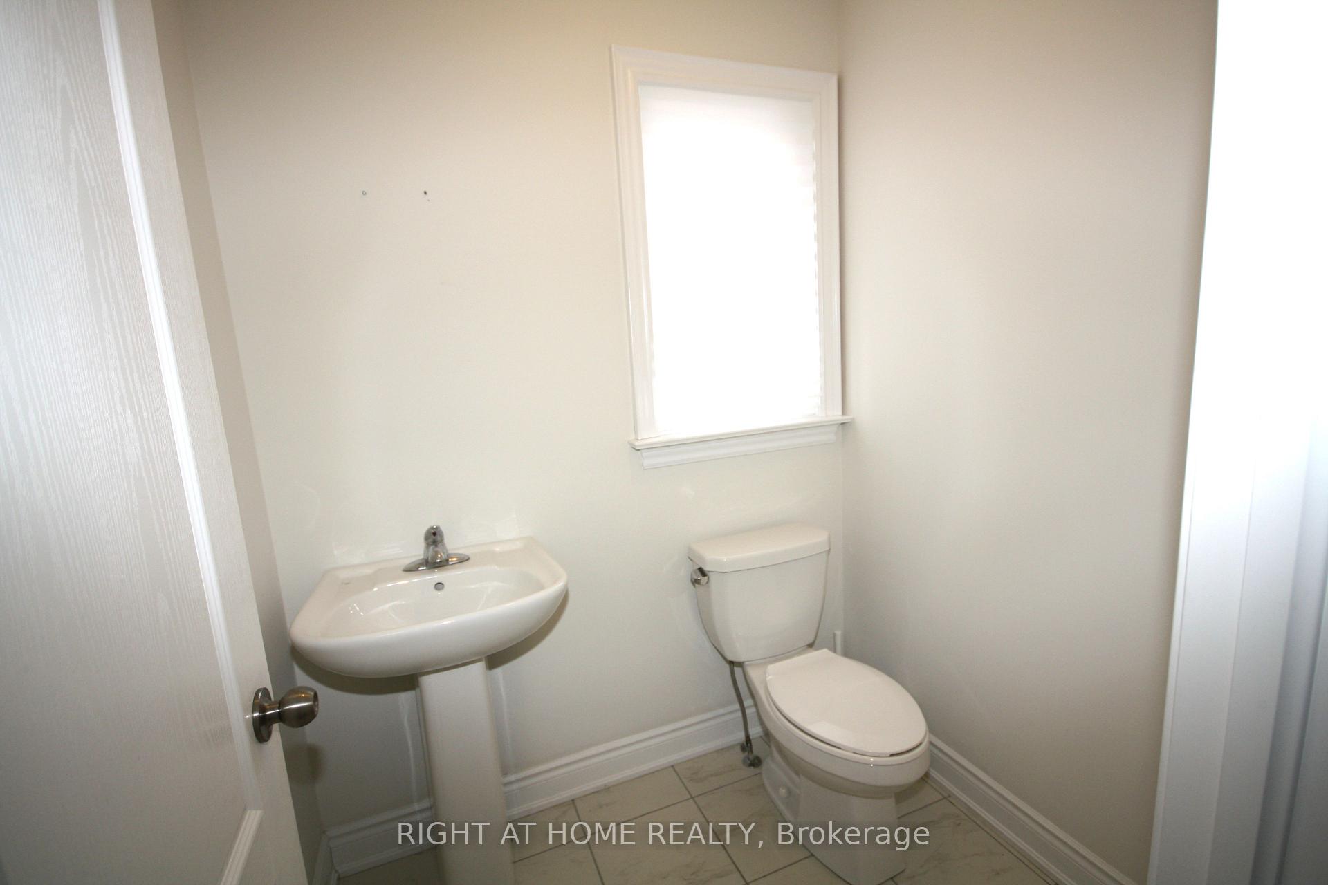 Photo 5 of 66 White Crescent, Barrie, Holly — HOMEH