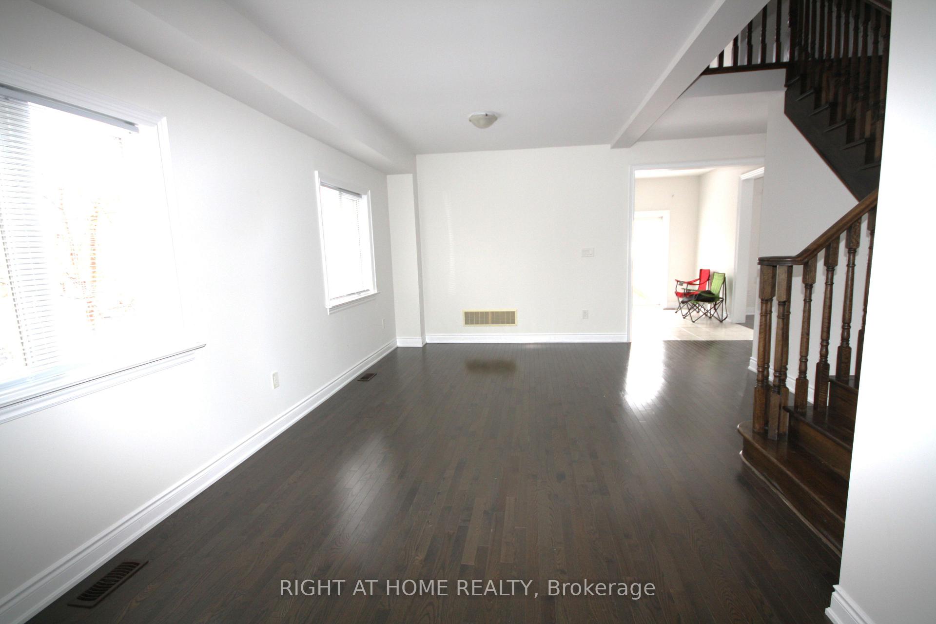 Photo 7 of 66 White Crescent, Barrie, Holly — HOMEH