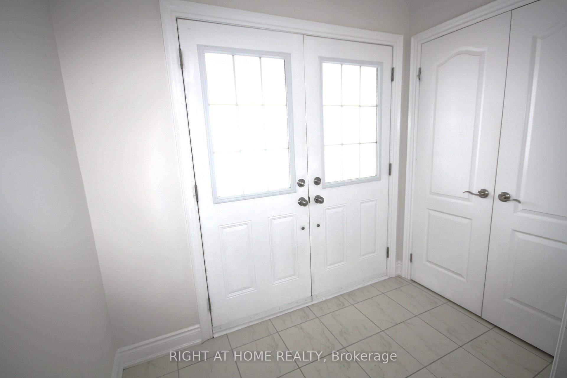 Photo 4 of 66 White Crescent, Barrie, Holly — HOMEH