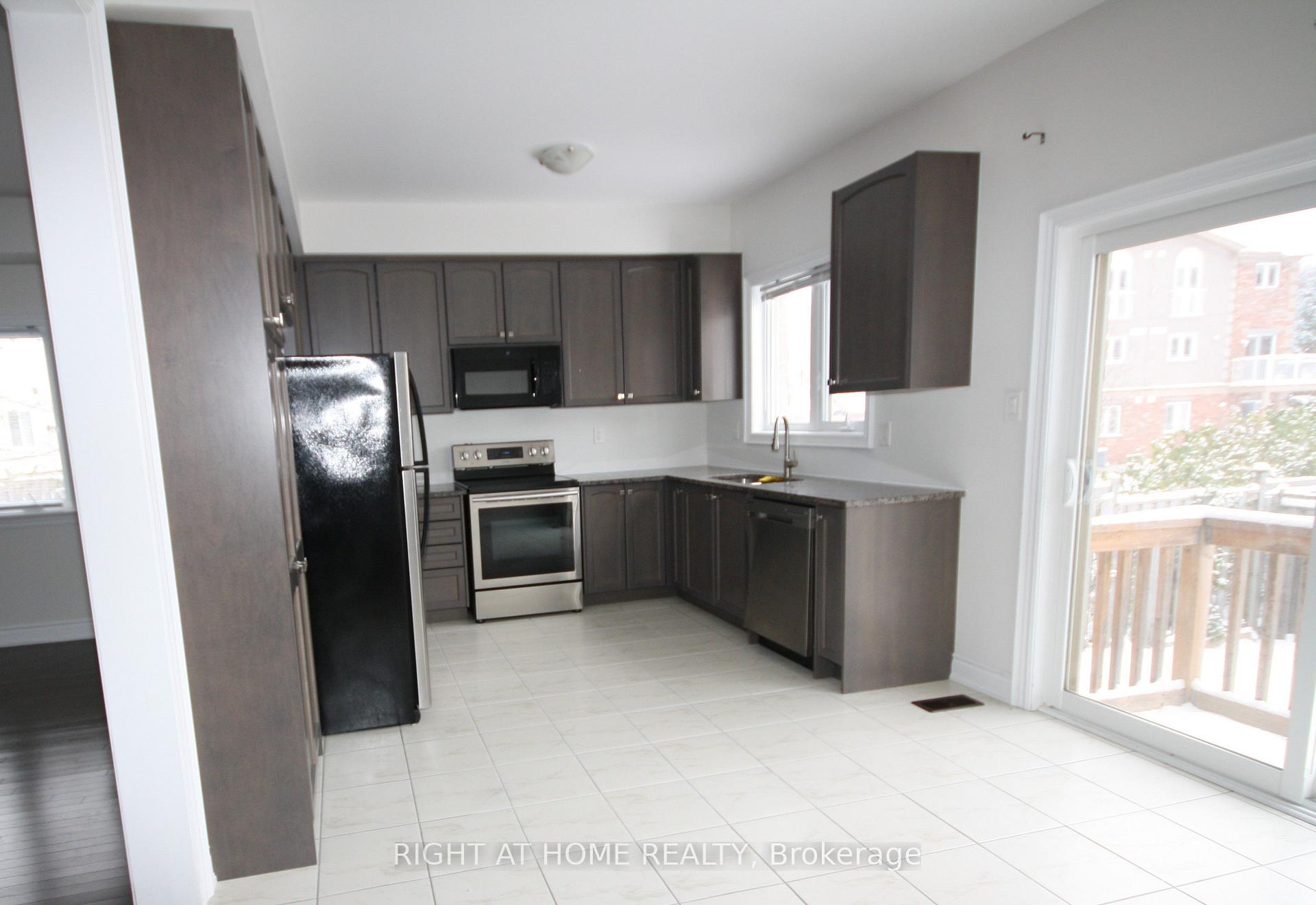 Photo 8 of 66 White Crescent, Barrie, Holly — HOMEH
