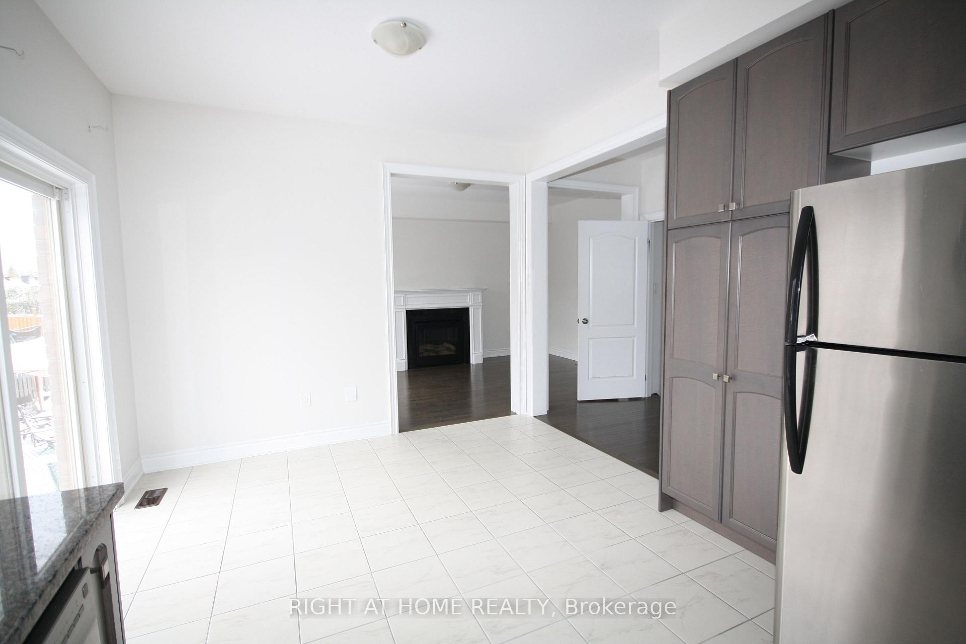 Photo 9 of 66 White Crescent, Barrie, Holly — HOMEH