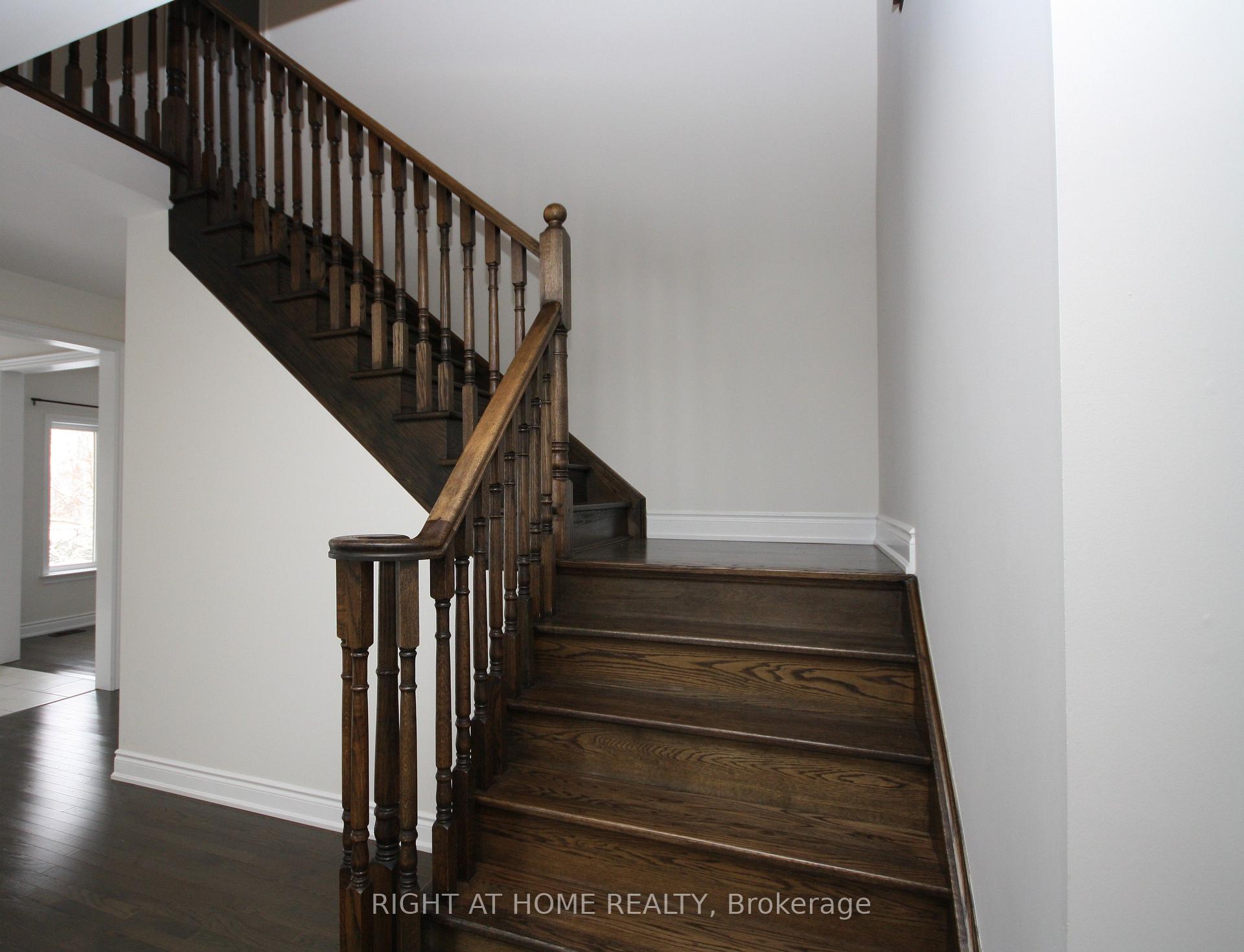 Photo 12 of 66 White Crescent, Barrie, Holly — HOMEH