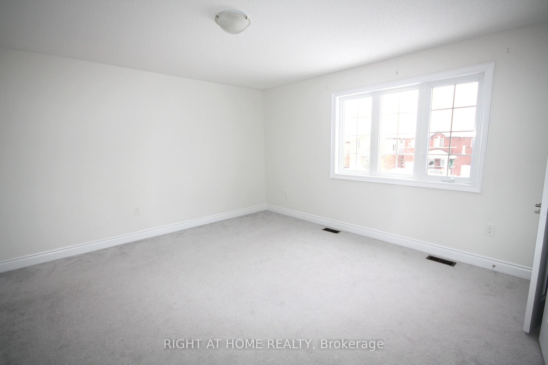 Photo 24 of 66 White Crescent, Barrie, Holly — HOMEH