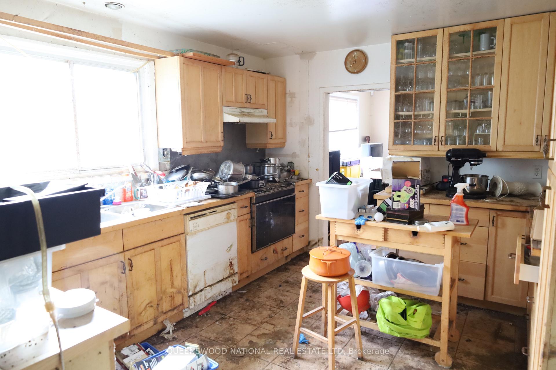 Photo 8 of 7 Burgess Avenue, Ottawa, Bayshore — HOMEH