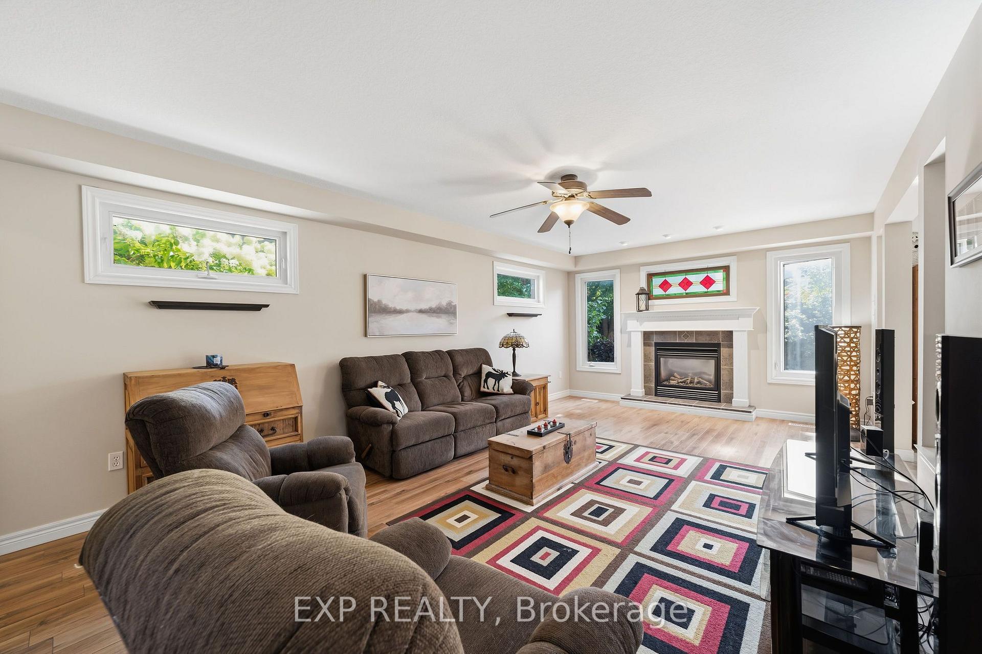Photo 9 of 924 Garibaldi Avenue, London, North B — HOMEH