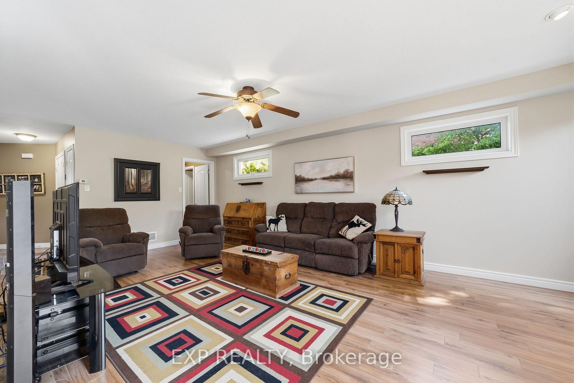 Photo 10 of 924 Garibaldi Avenue, London, North B — HOMEH