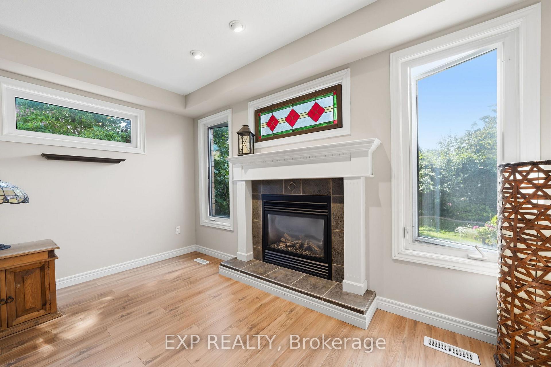 Photo 11 of 924 Garibaldi Avenue, London, North B — HOMEH