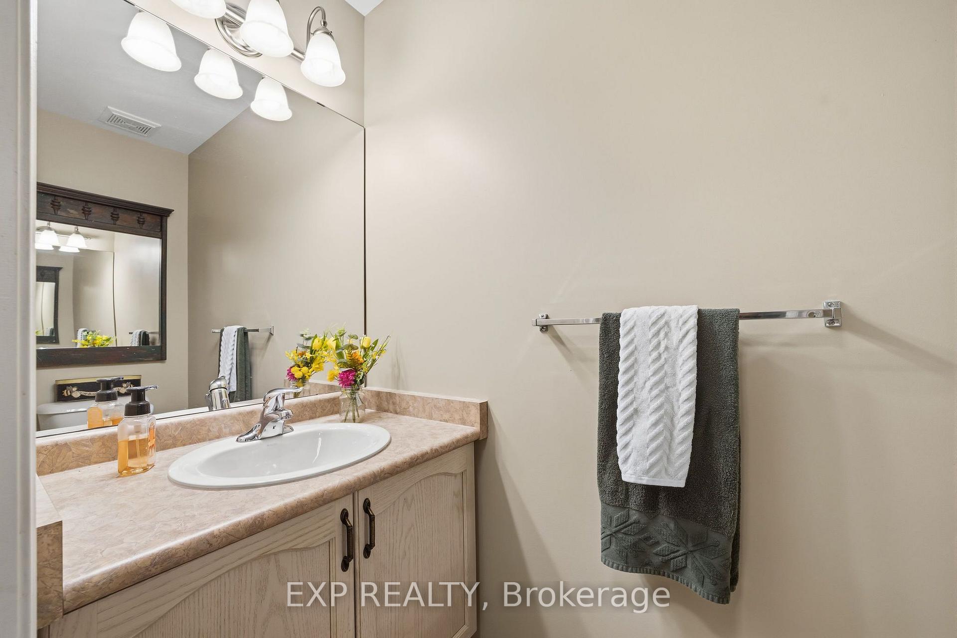 Photo 12 of 924 Garibaldi Avenue, London, North B — HOMEH