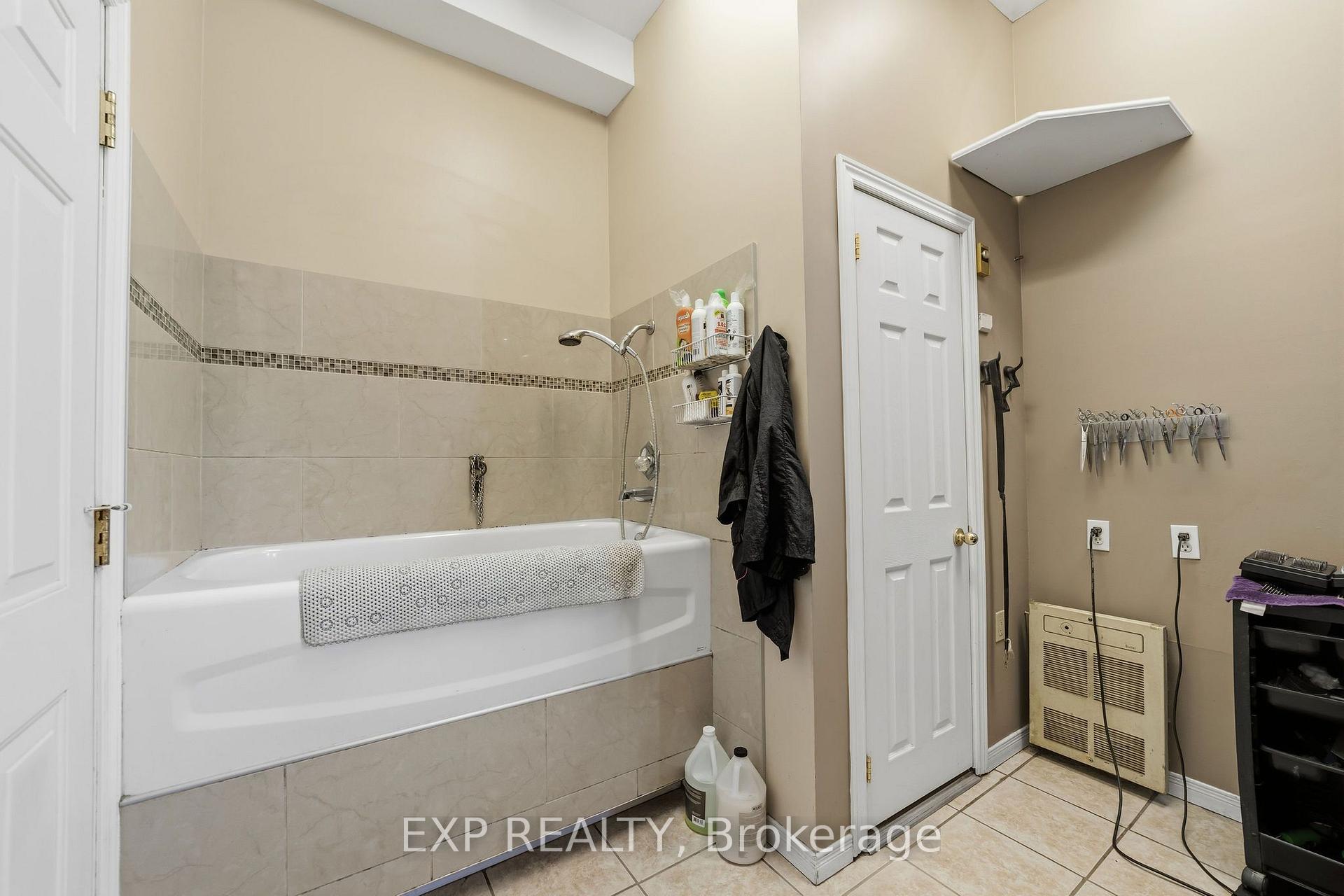 Photo 15 of 924 Garibaldi Avenue, London, North B — HOMEH