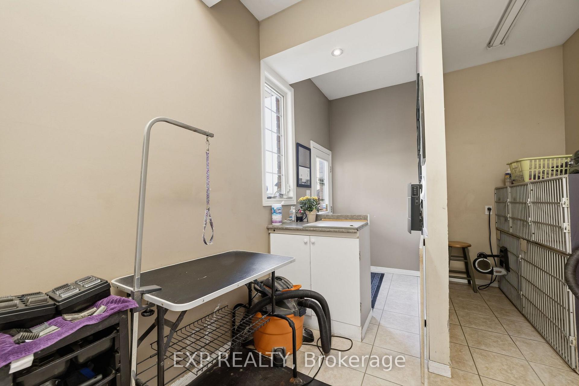 Photo 16 of 924 Garibaldi Avenue, London, North B — HOMEH