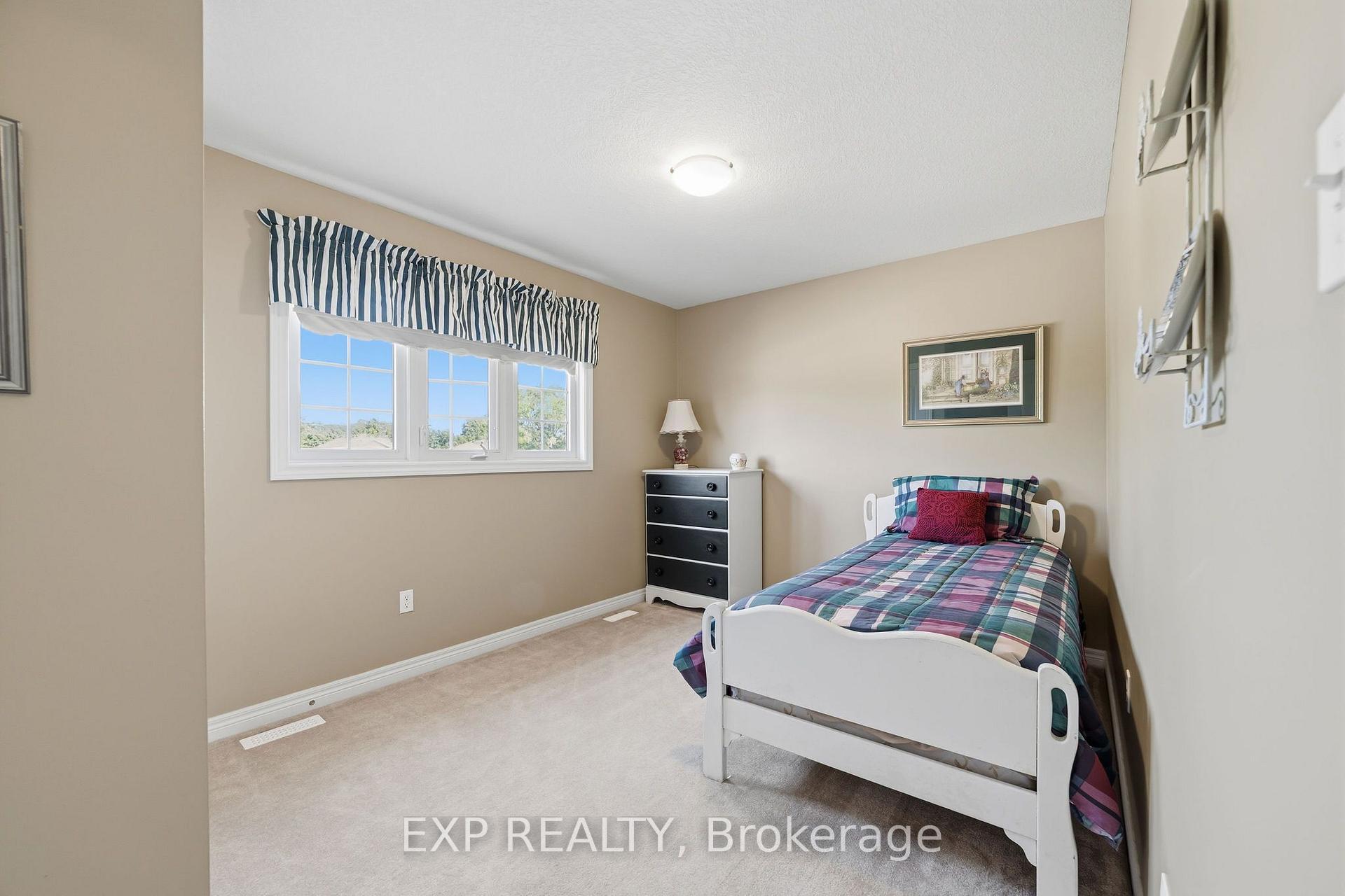 Photo 19 of 924 Garibaldi Avenue, London, North B — HOMEH