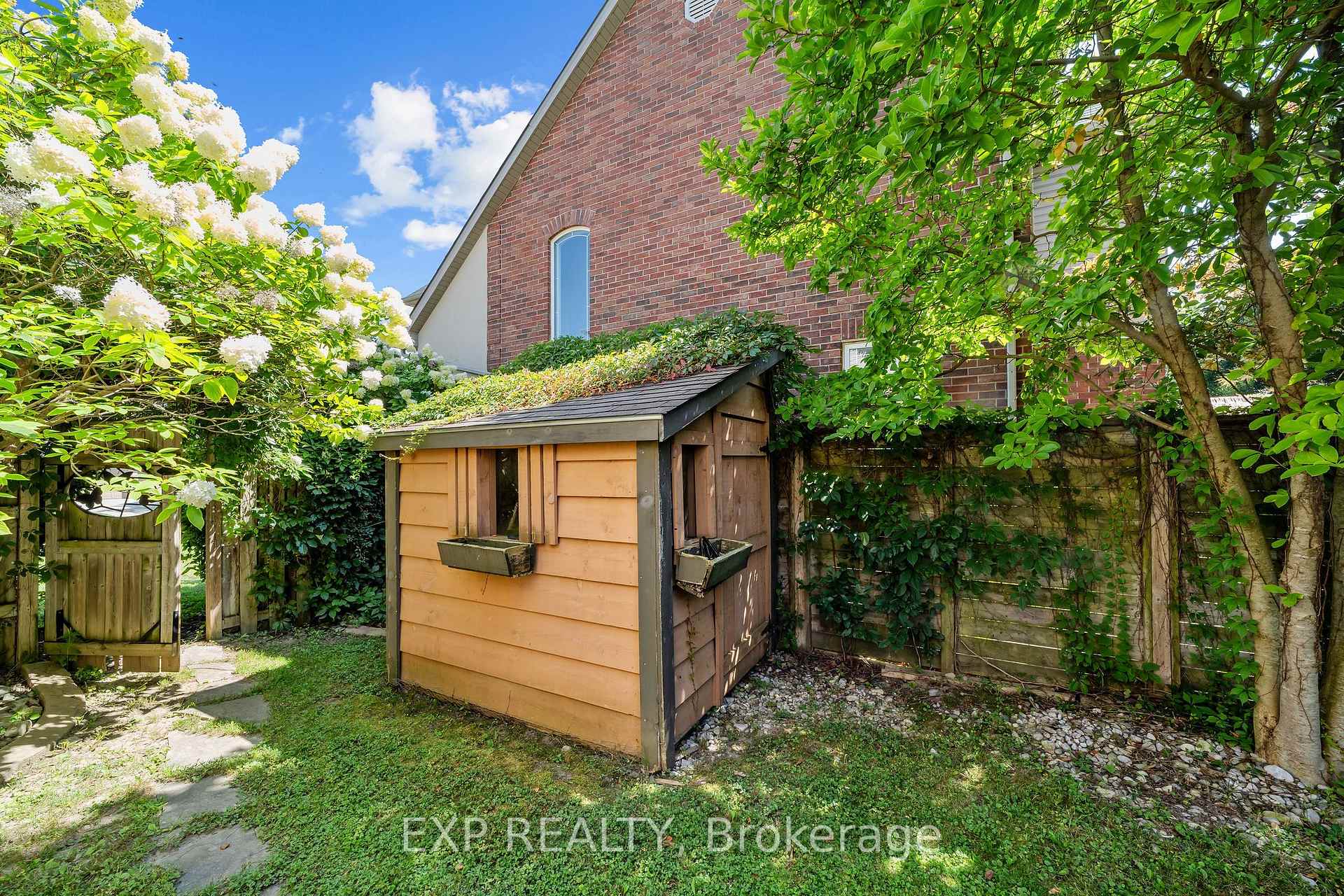 Photo 29 of 924 Garibaldi Avenue, London, North B — HOMEH