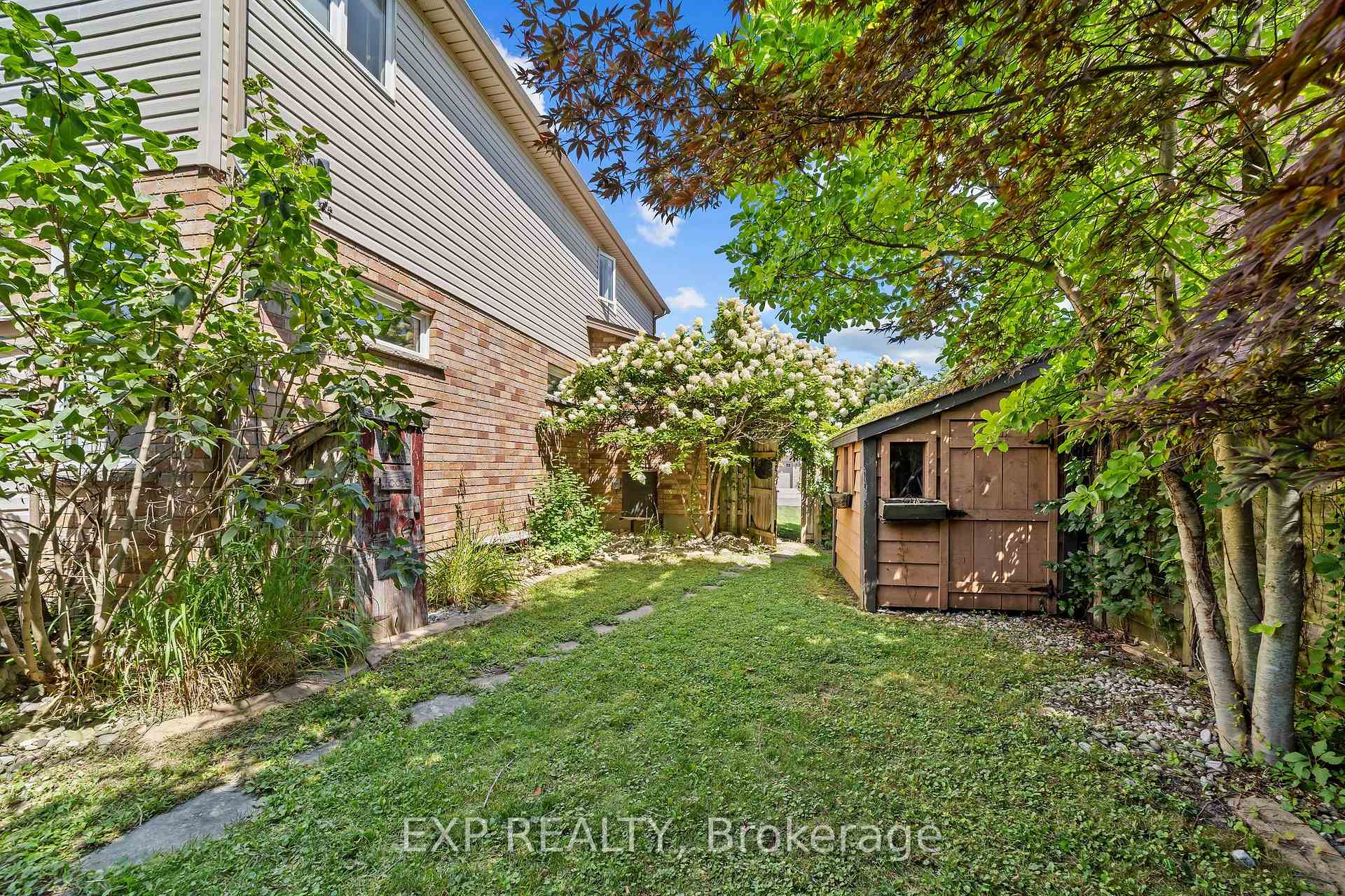 Photo 36 of 924 Garibaldi Avenue, London, North B — HOMEH