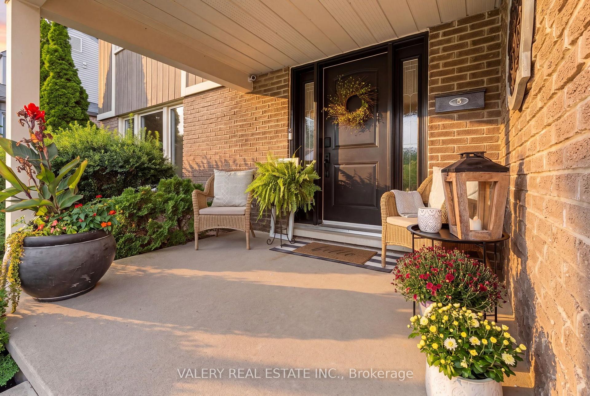 Photo 2 of 46 Blackwell Drive, Kitchener, Highland West — HOMEH