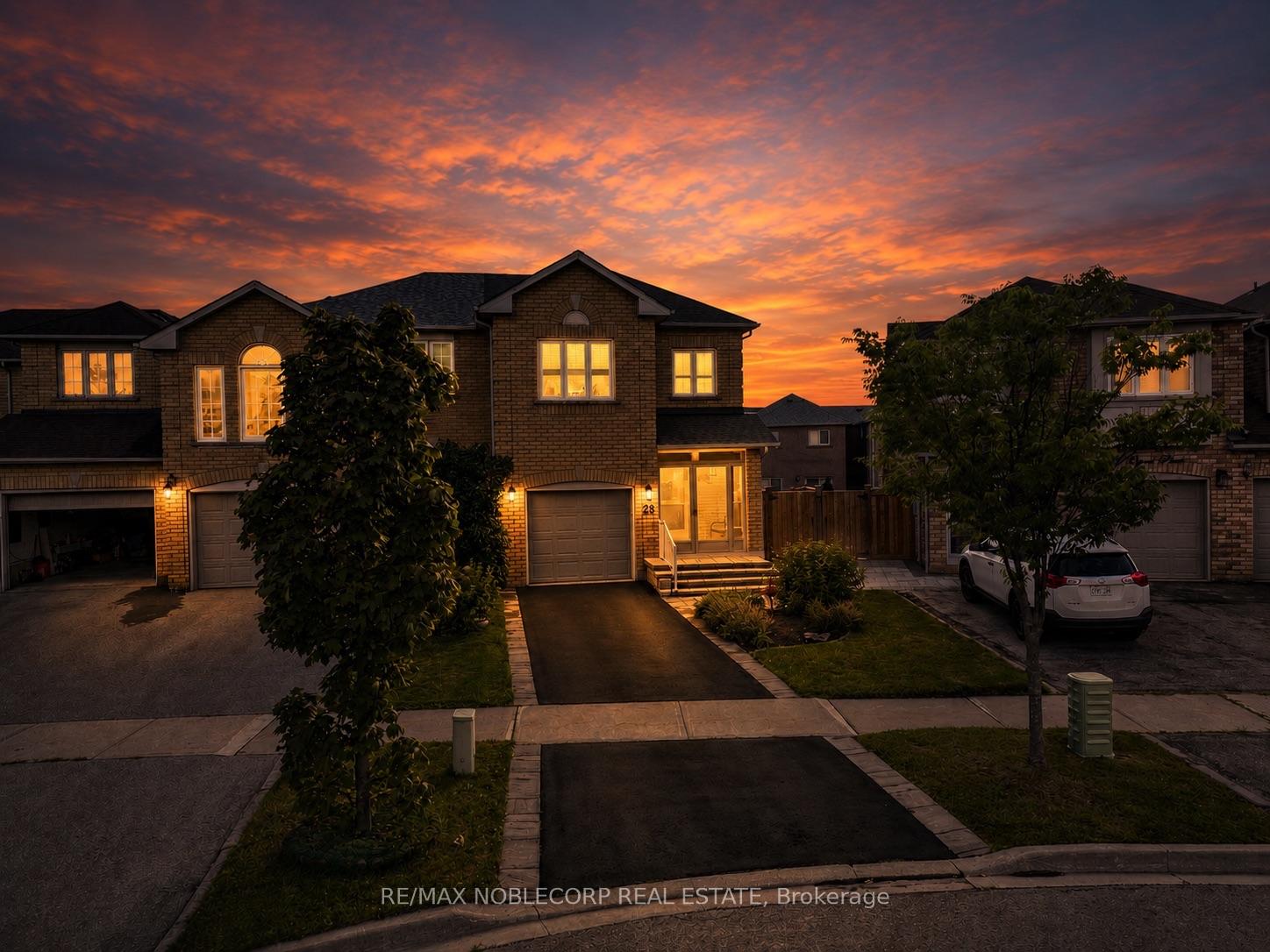 Photo 2 of 28 Opera Place, Vaughan, East Woodbridge — HOMEH