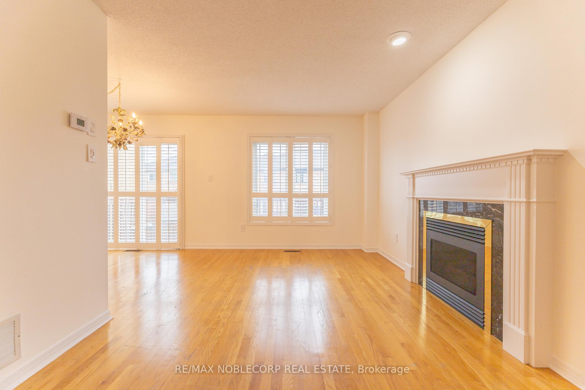 Photo 23 of 28 Opera Place, Vaughan, East Woodbridge — HOMEH