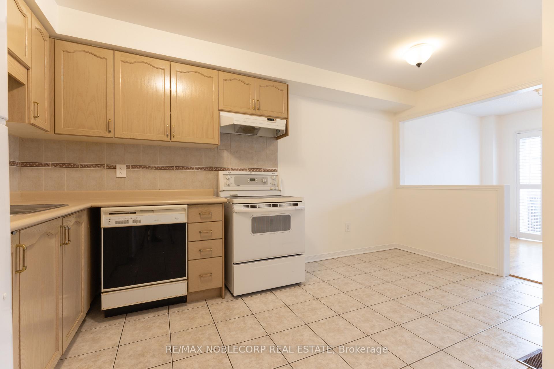 Photo 25 of 28 Opera Place, Vaughan, East Woodbridge — HOMEH