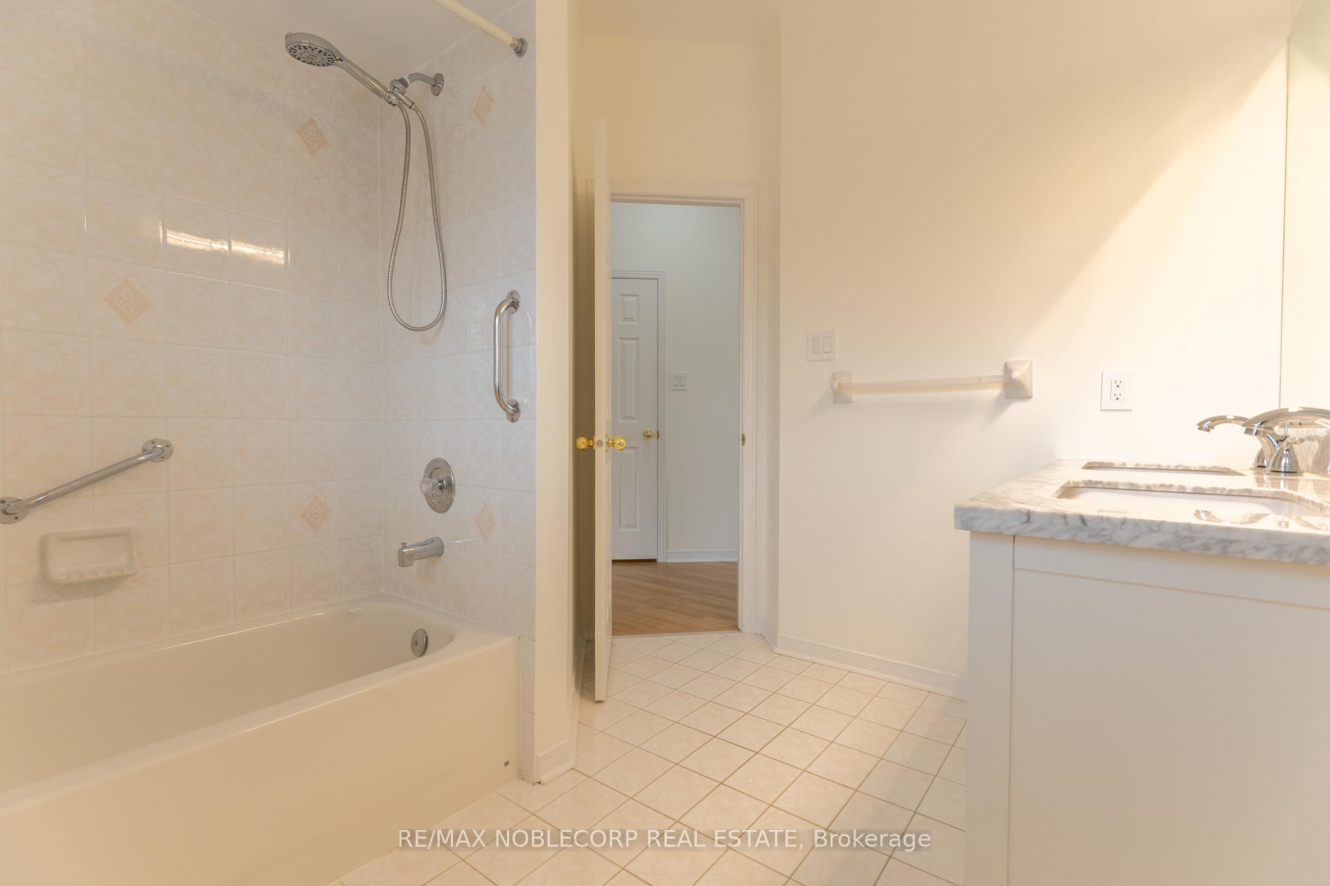 Photo 39 of 28 Opera Place, Vaughan, East Woodbridge — HOMEH