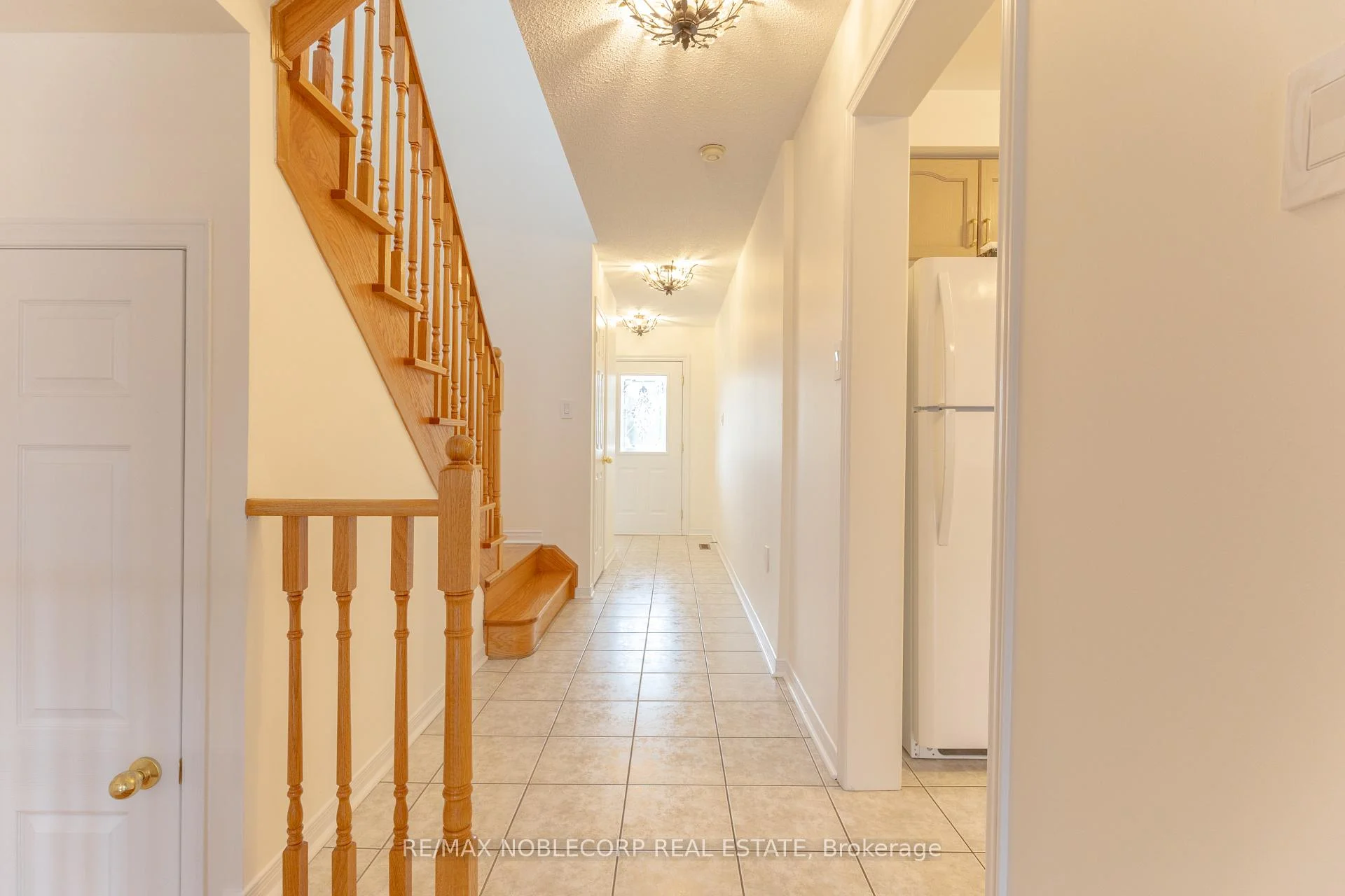 Photo 5 of 28 Opera Place, Vaughan, East Woodbridge — HOMEH
