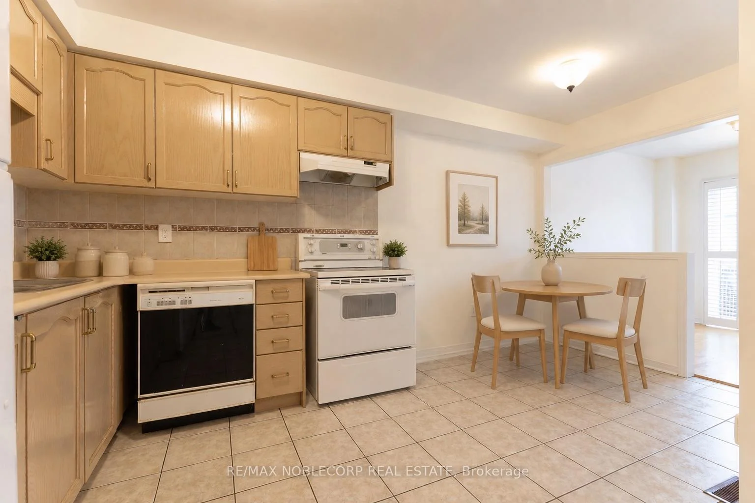 Photo 36 of 28 Opera Place, Vaughan, East Woodbridge — HOMEH