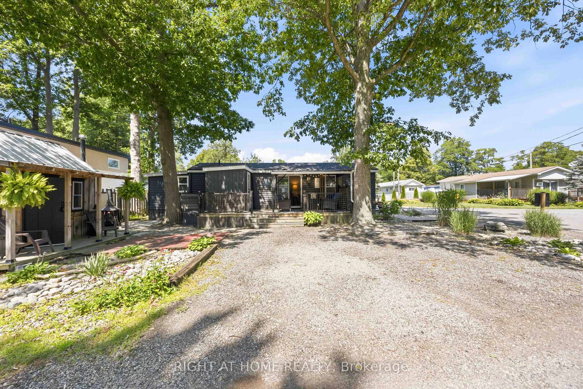 Photo 5 of Unit 13, 2891 Old Lakeshore Road, Sarnia — HOMEH