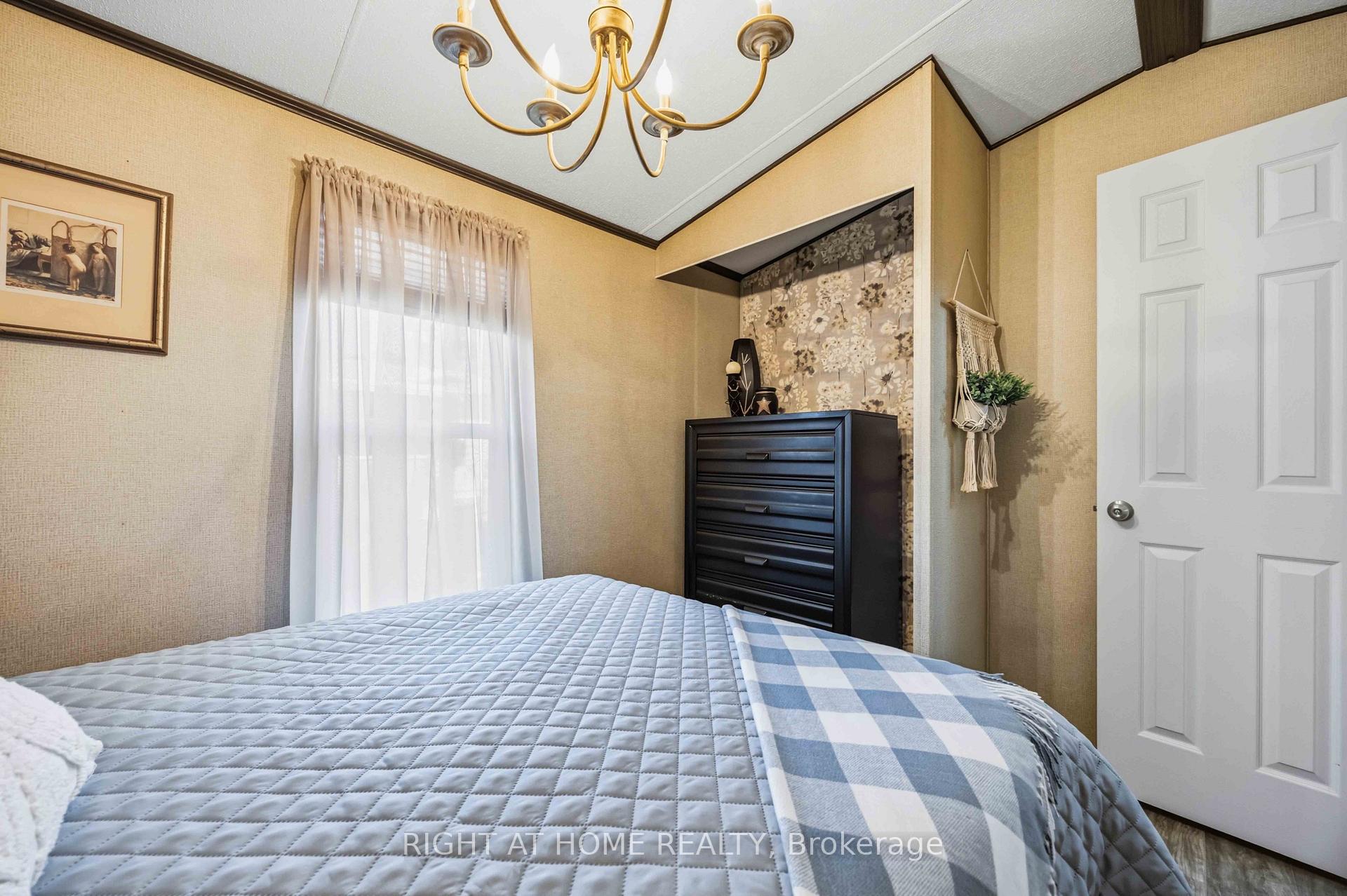 Photo 20 of Unit 13, 2891 Old Lakeshore Road, Sarnia — HOMEH