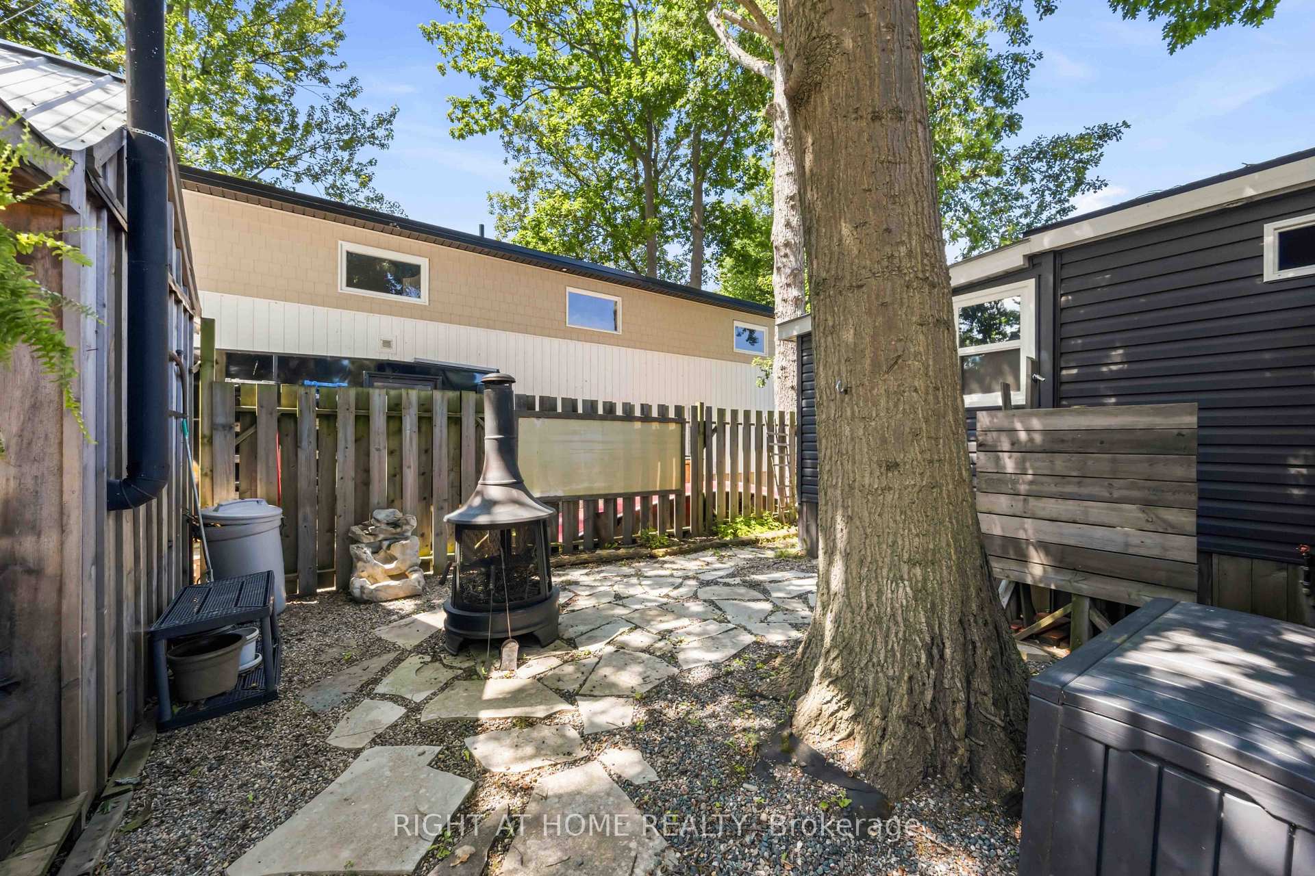 Photo 33 of Unit 13, 2891 Old Lakeshore Road, Sarnia — HOMEH