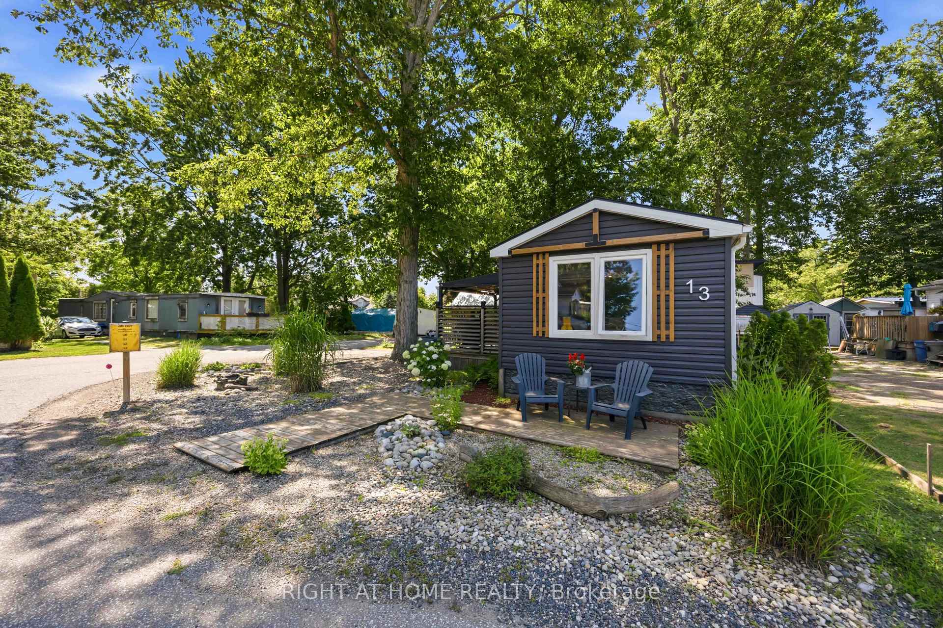 Photo 2 of Unit 13, 2891 Old Lakeshore Road, Sarnia — HOMEH