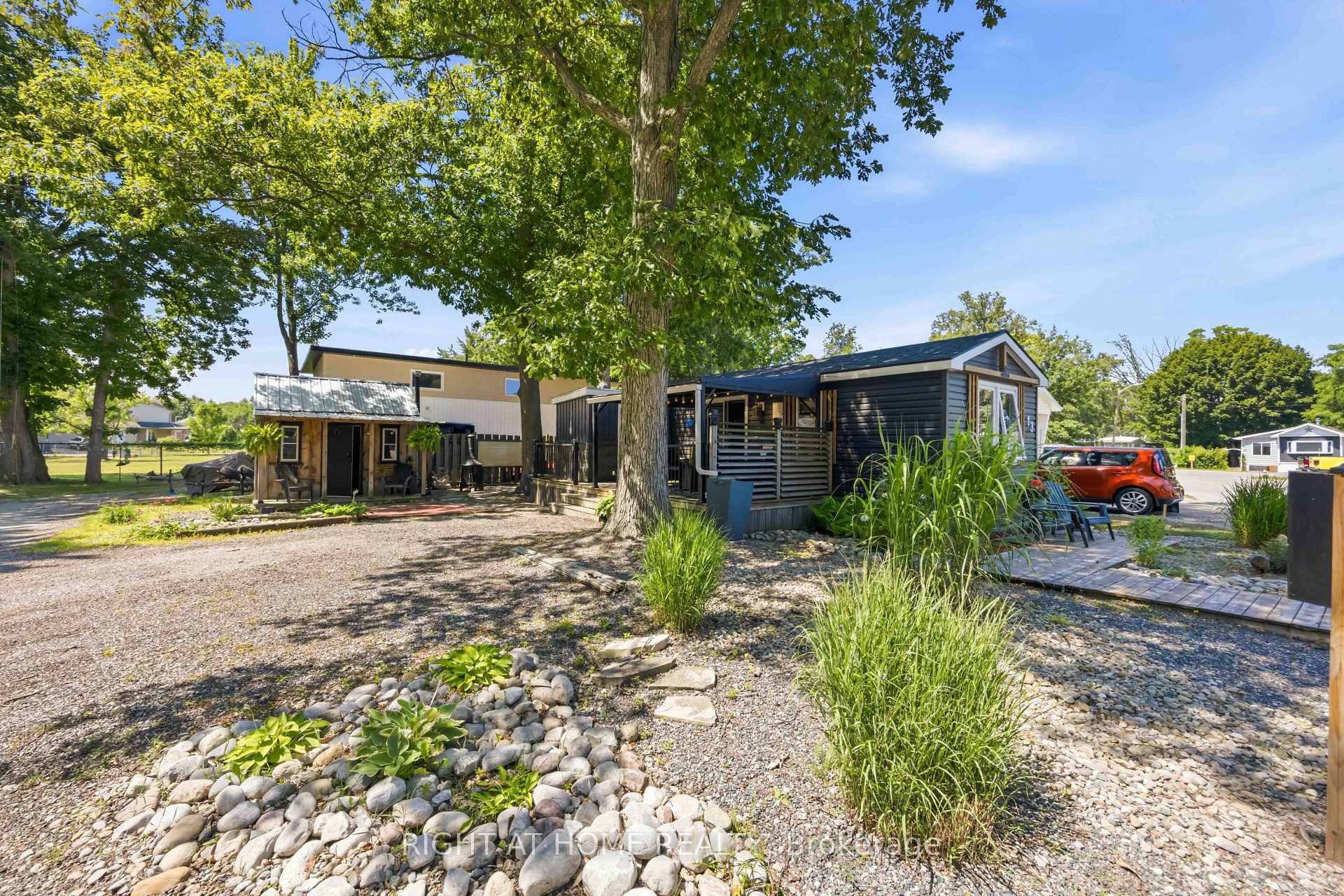 Photo 4 of Unit 13, 2891 Old Lakeshore Road, Sarnia — HOMEH