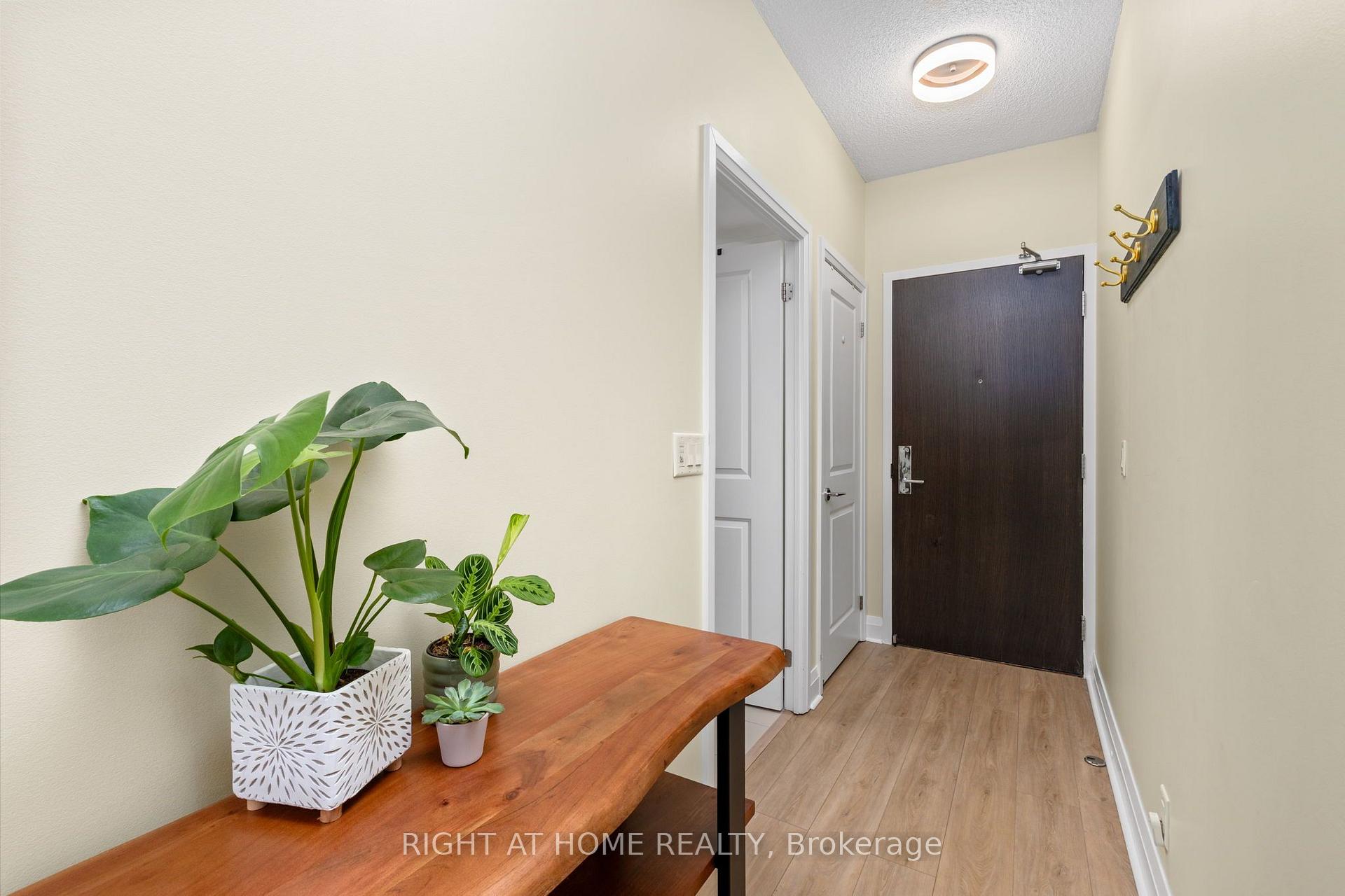 Photo 3 of Unit 815, 1185 The Queensway, Etobicoke, Islington-City Centre West — HOMEH