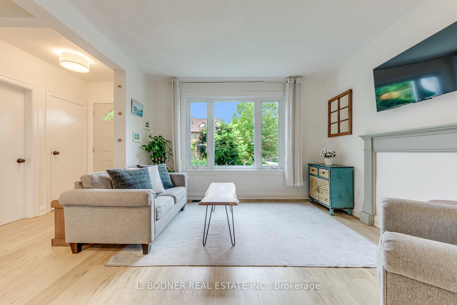 Photo 5 of 59 Queens Drive, North York, Weston — HOMEH