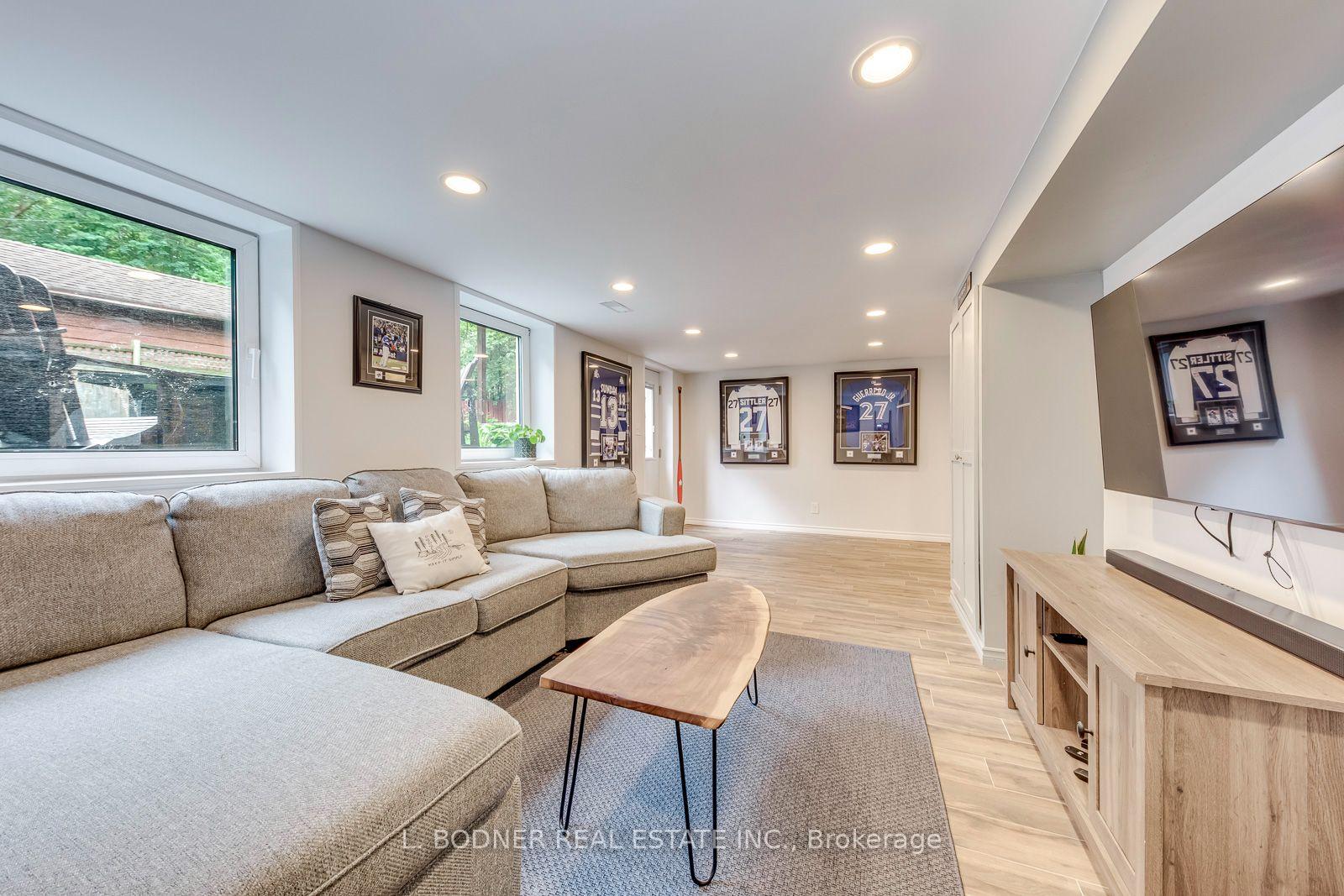 Photo 25 of 59 Queens Drive, North York, Weston — HOMEH