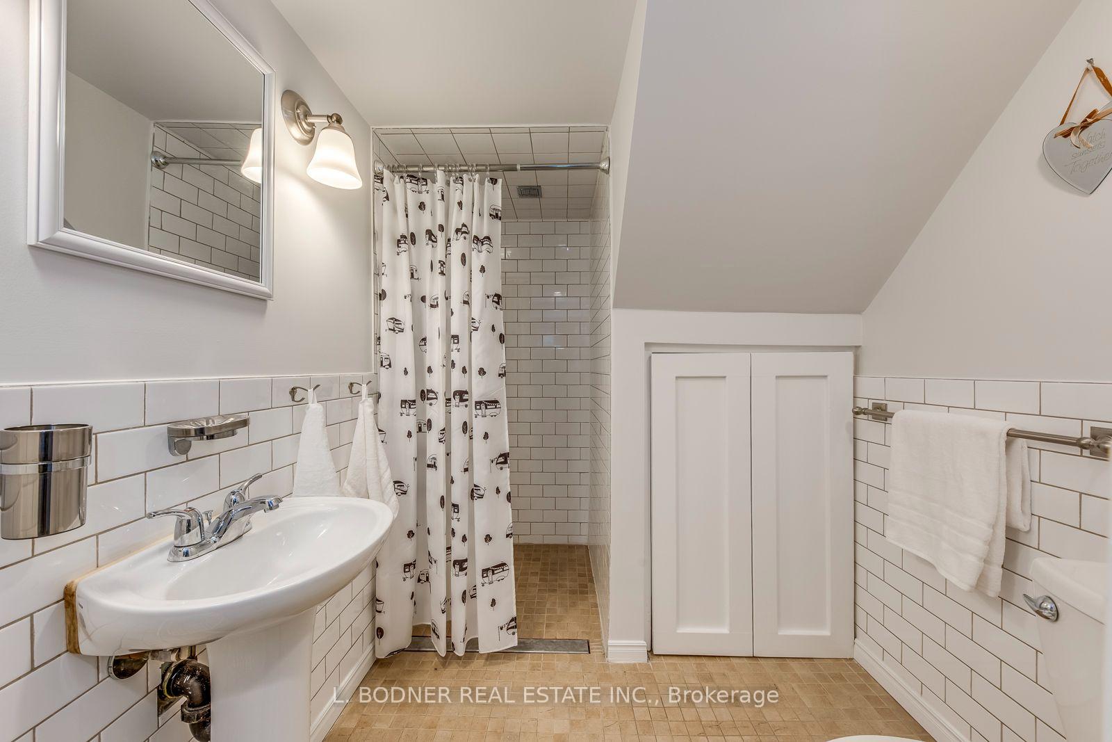 Photo 27 of 59 Queens Drive, North York, Weston — HOMEH