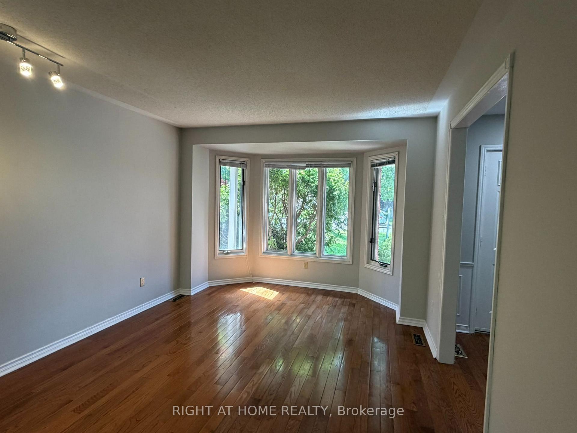 Photo 5 of 1004 Aldersbrook Road, London, North I — HOMEH