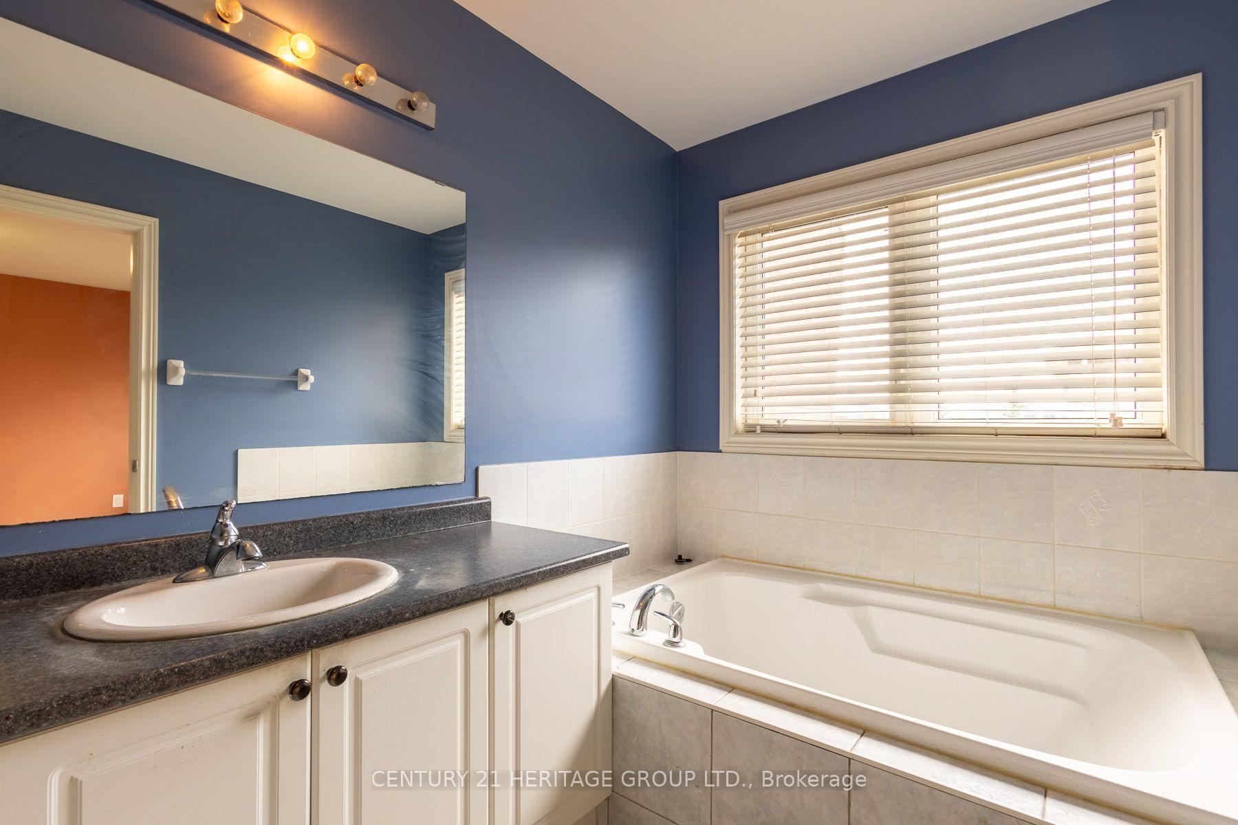 Photo 13 of 11 Pendulum Circle, Brampton, Sandringham-Wellington — HOMEH