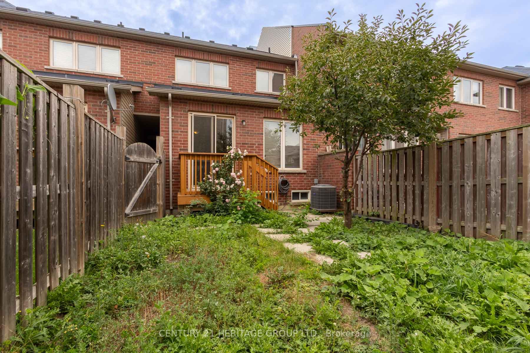 Photo 20 of 11 Pendulum Circle, Brampton, Sandringham-Wellington — HOMEH