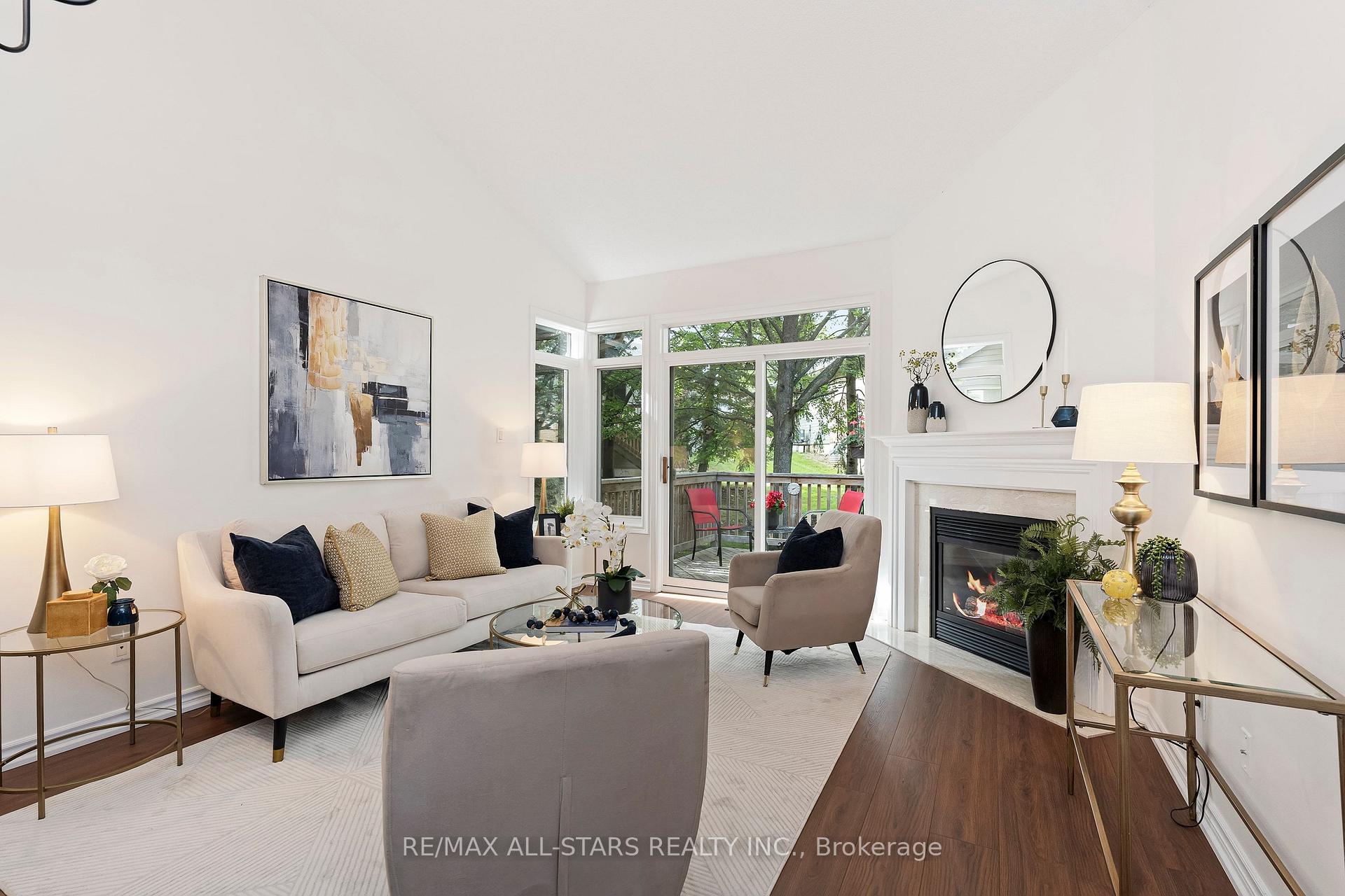 Photo 4 of 16 Kingfisher Cove Way, Markham, Greensborough — HOMEH
