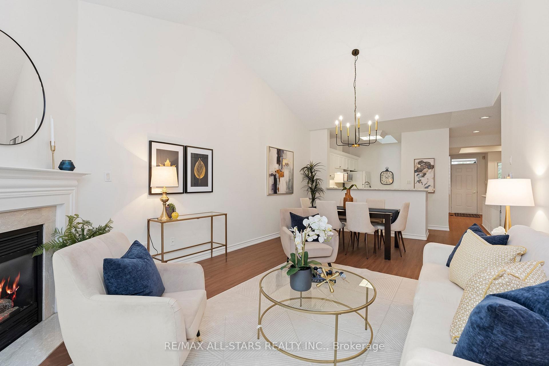 Photo 5 of 16 Kingfisher Cove Way, Markham, Greensborough — HOMEH