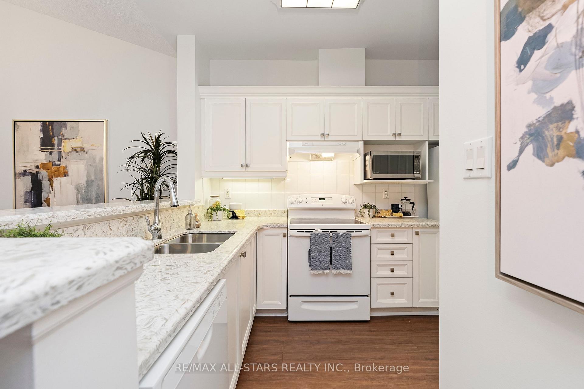 Photo 12 of 16 Kingfisher Cove Way, Markham, Greensborough — HOMEH