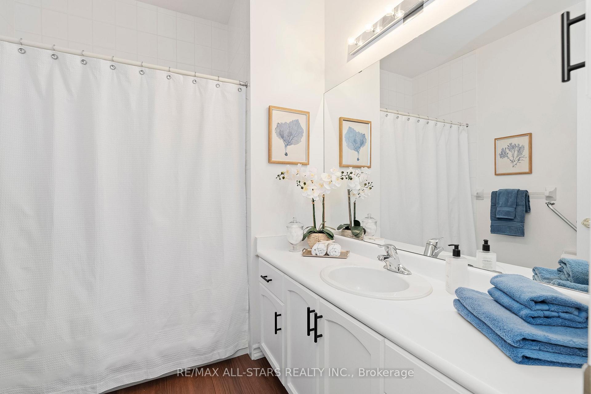 Photo 21 of 16 Kingfisher Cove Way, Markham, Greensborough — HOMEH