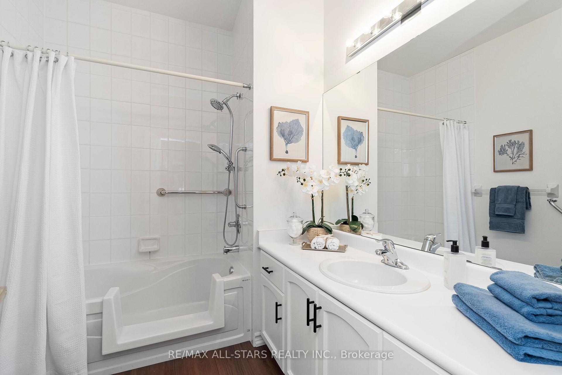 Photo 22 of 16 Kingfisher Cove Way, Markham, Greensborough — HOMEH