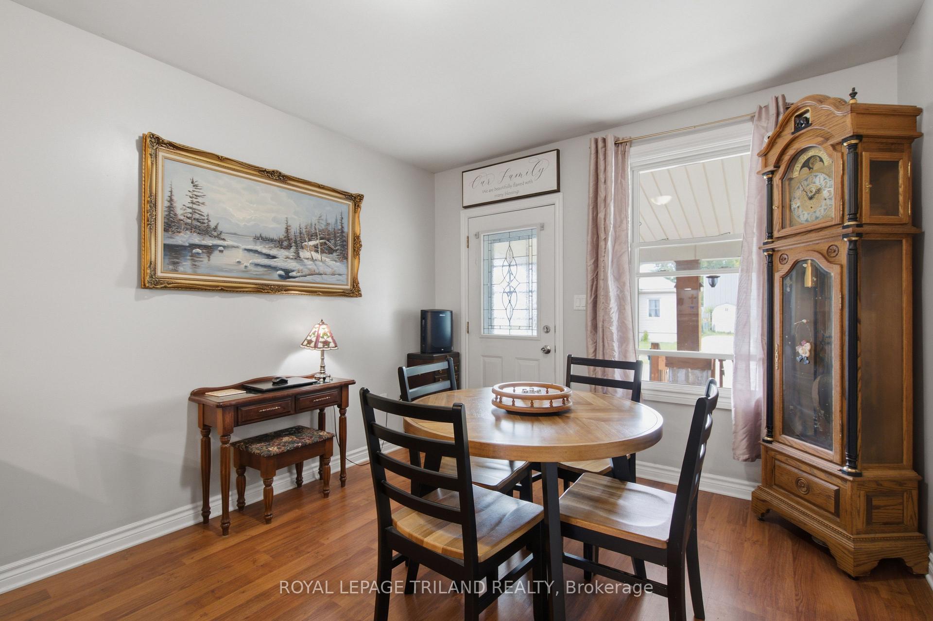 Photo 3 of 132 Oak Street, London, East M — HOMEH