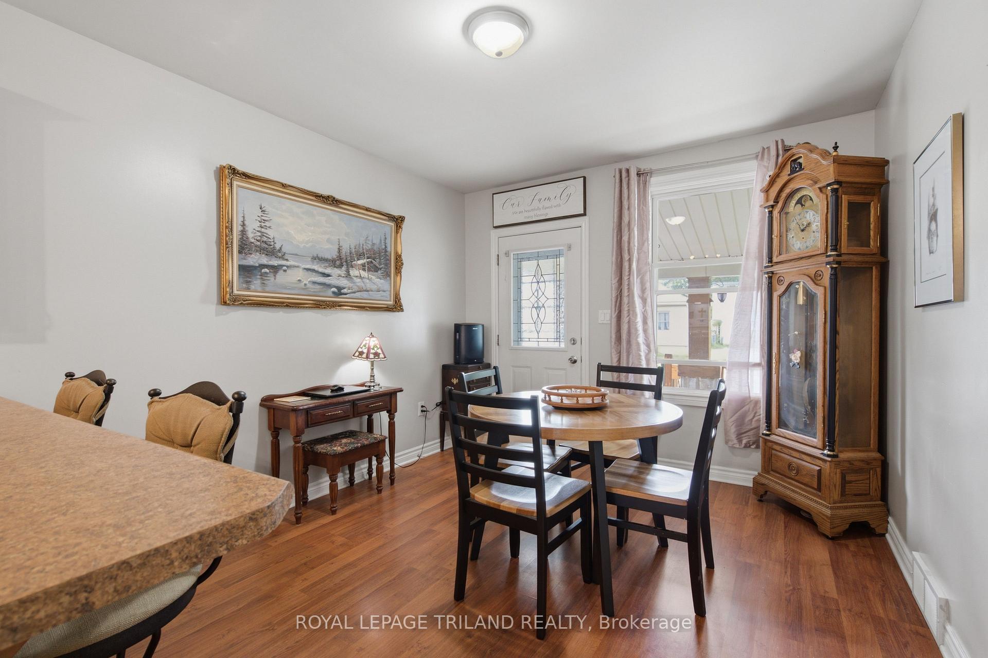 Photo 4 of 132 Oak Street, London, East M — HOMEH